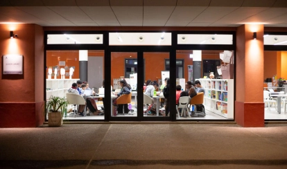 Students playing a game with each other inside the residential common room at AKA Maputo.